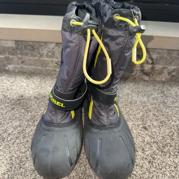 Big Boys Size 6 Sorel Black, Neon Yellow, Gray Winter Snow Boots EUC - Picture 2 of 6